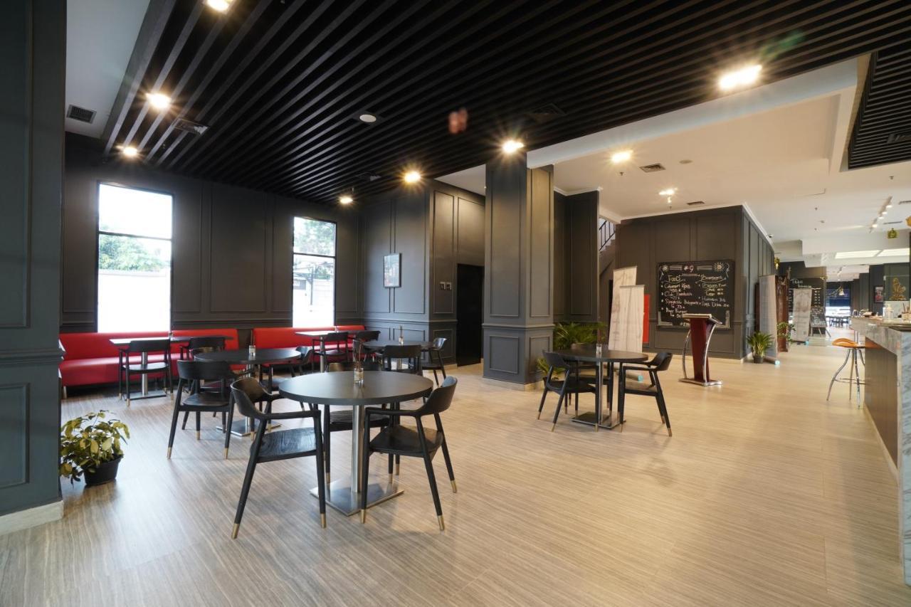Swiss-Belinn Cawang Jakarta Exterior photo