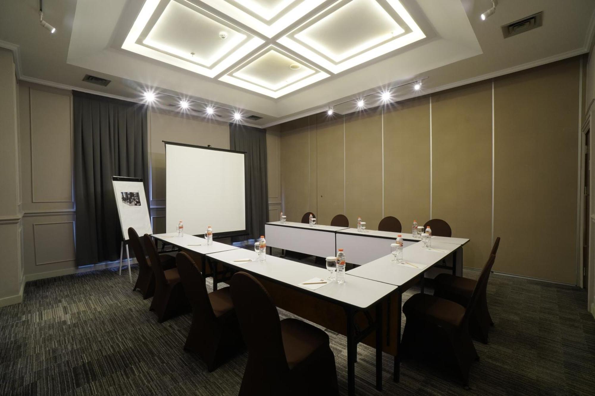 Swiss-Belinn Cawang Jakarta Exterior photo
