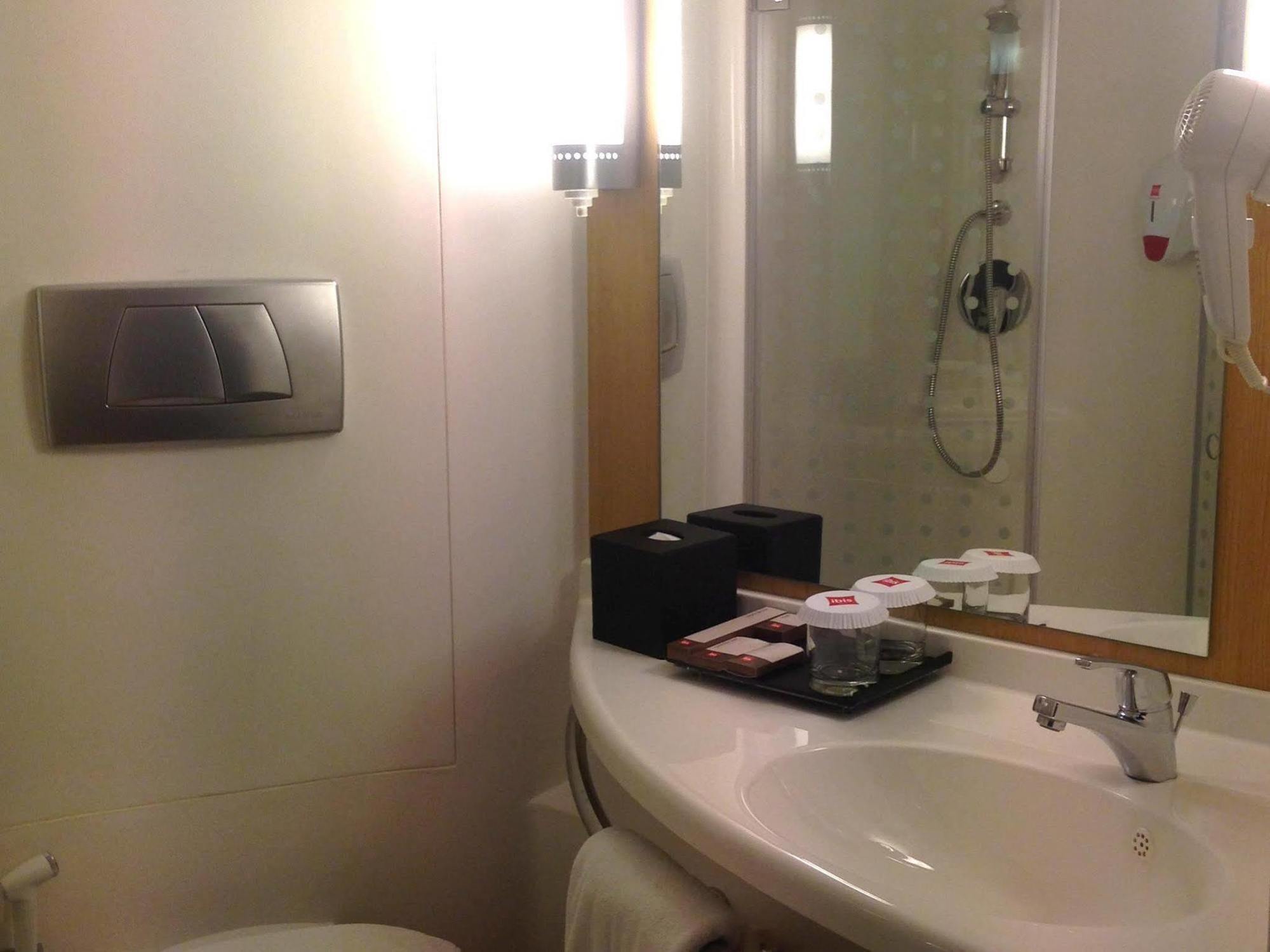 Swiss-Belinn Cawang Jakarta Exterior photo